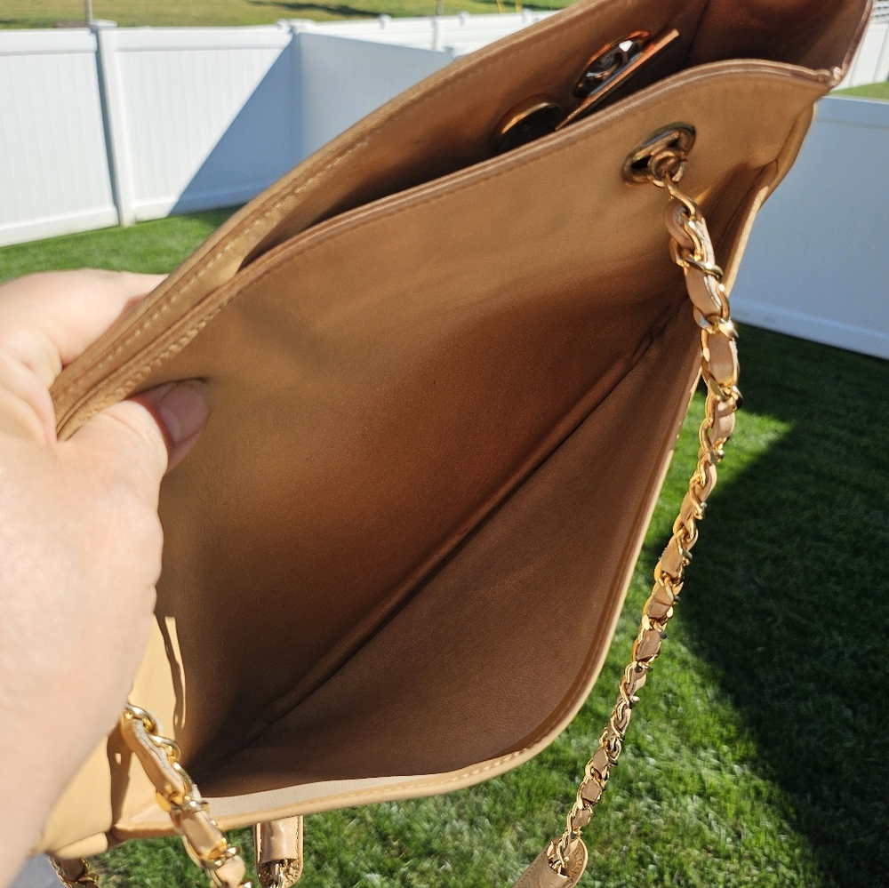 EUC Chanel Quilted Lambskin Tote Bag Gold Chains - Picture 8 of 15